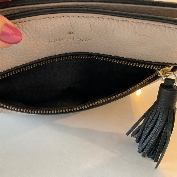 Kate Spade Crossbody Bag Tan with Black Tassel - Picture 4 of 12